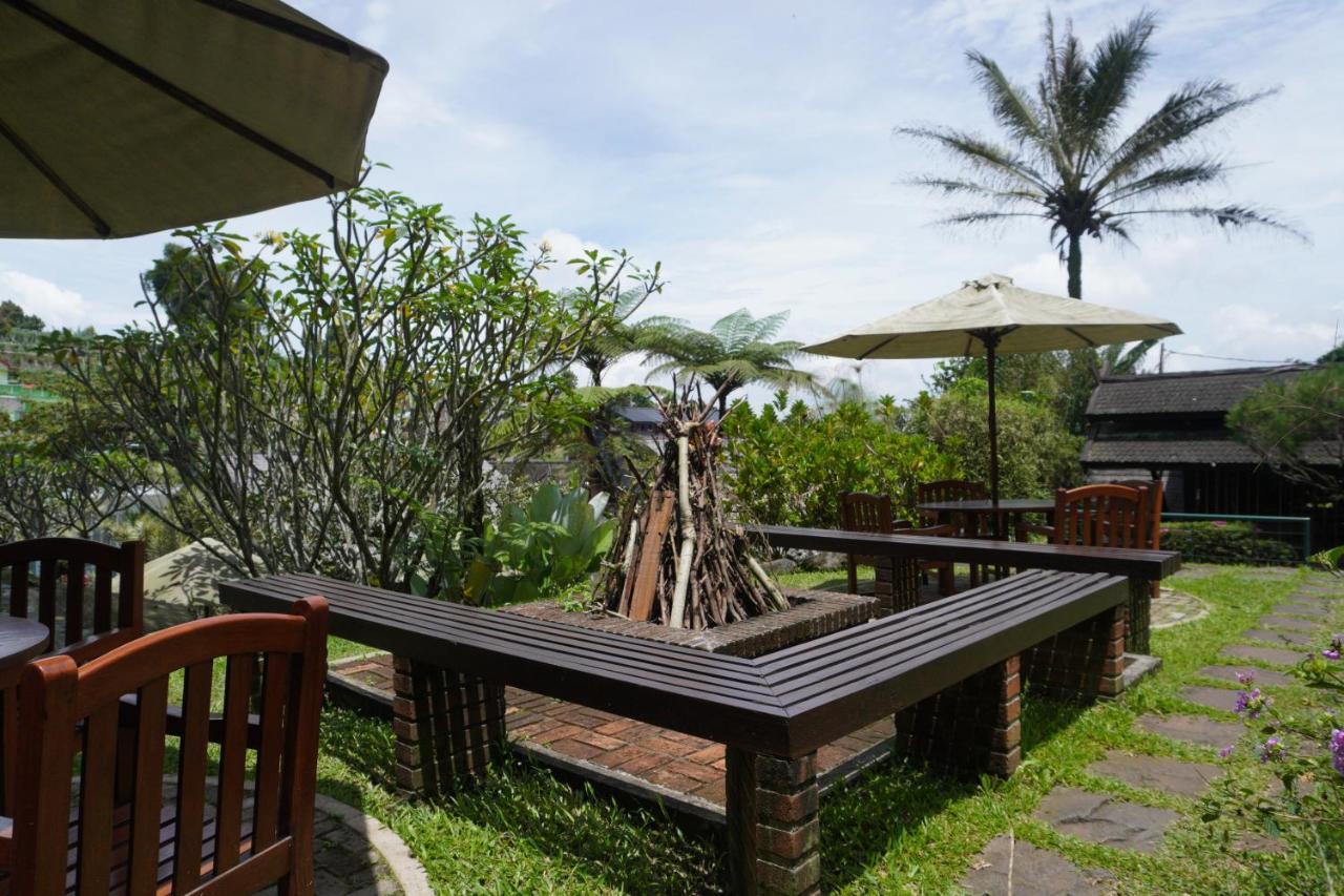 Rumah Stroberi Organic Farm & Family Lodge Lembang Exterior foto