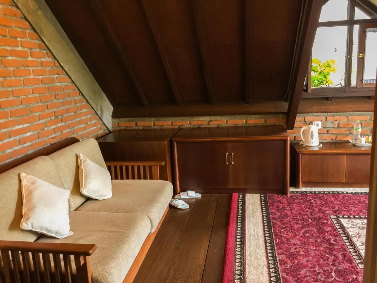Rumah Stroberi Organic Farm & Family Lodge Lembang Exterior foto