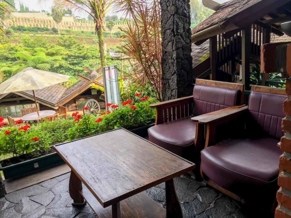 Rumah Stroberi Organic Farm & Family Lodge Lembang Exterior foto